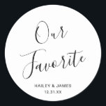 Adesivo Casamento Moderno Elegante Negro e Branco<br><div class="desc">Os adesivos de casamento em preto e branco, bonitos, com um layout simples e minimalista com "Nossos Favoritos" em um roteiro elegante junto com seus nomes e data de casamento. Uma design moderna que combina com qualquer estilo de casamento. Esses adesivos personalizados são excelentes para vestir doces ou salgadinhos que...</div>