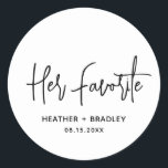 Adesivo Casamento Moderno Minimalista Negro e Branco<br><div class="desc">Os adesivos modernos de casamento favorecem uma simples design com "Seu Favorito" em uma tipografia elegante com seus nomes e data de casamento em uma fonte minimalista de sans serif. Todos os elementos design estão em preto e branco. Um design de chic para qualquer estilo de casamento. Esses adesivos personalizados...</div>