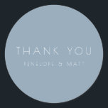 Adesivo Casamento Moderno Minimalista Obrigado Dusty Blue<br><div class="desc">Casamento Moderno Minimalista Obrigado Clássico Vinheta Redonda em Azul Dourado</div>