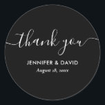Adesivo Casamento Negro e Branco Moderno Obrigado<br><div class="desc">Obrigado preto-e-branco minimalista que você usa com uma fonte moderna de script. Itens correspondentes disponíveis.</div>