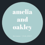 Adesivo Casamento Personalizado Bold Minimalista Boho Aqua<br><div class="desc">Personalize seus favores de casamento com esses adesivos elegantes. Apresentando um fundo azul aqua macio e uma tipografia ousada, esses adesivos adicionam um toque de na moda a caixas de presentes, envelopes e muito mais. Personalize com seus nomes e data de casamento para um belo e atencioso detalhe que seus...</div>