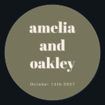 Adesivo Casamento Personalizado Bold Minimalista Boho Oliv<br><div class="desc">Vinheta redonda clássica de Casamento Personalizado Simples Boho Minimalista Bold-Olive Green</div>