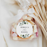 Adesivo Casamento Personalizado Greenery Eucalyptus<br><div class="desc">Projetado para coordenar com a nossa coleção de casamento Boho Greenery,  este adesivo personalizável,  apresenta uma ramificação de eucalipto aquoso com texto gráfico caligráfico,  emparelhado com um serifa clássico a preto. Itens correspondentes disponíveis.</div>