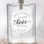 Adesivo Casamento Russo Moderno Favorece Sanitizer Mão<br><div class="desc">Chá de panela personalizado/festa de casamento de higienizador manual,  etiquetas/adesivos com "espalhar o amor e não os germes" em um roteiro de pincel manual com adorável design de corações.</div>