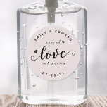 Adesivo Casamento Russo Moderno Favorece Sanitizer Mão<br><div class="desc">Chá de panela personalizado/festa de casamento de higienizador manual,  etiquetas/adesivos com "espalhar o amor e não os germes" em um roteiro de pincel manual com adorável design de corações.</div>