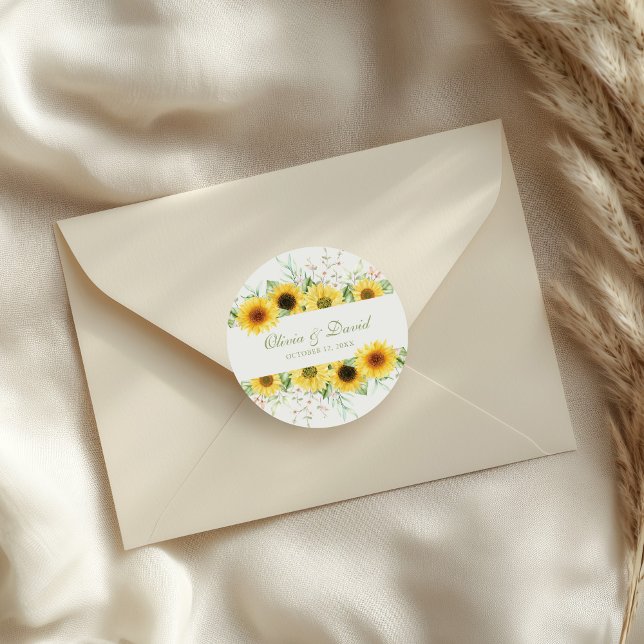 Adesivo Casamento Rustic Sunflower Delight (Rustic Sunflower Delight Wedding Classic Round Sticker on a wedding envelope.)