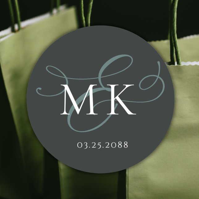 Adesivo Casamento Simples de Ampersand Verde de Sage Escur (Simple Dark Sage Green Ampersand Monogram Wedding Classic Round Sticker)