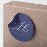 Adesivo Casamento simples e elegante de marinho de música<br><div class="desc">Clássica caligrafia formal com um monograma de escrita circular,  simples selo elegante azul e branco de envelope marinho,  ou vinheta de casamento da embalagem.</div>
