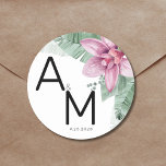 Adesivo Casamento Tropical com Flores Modernas<br><div class="desc">Adesivo Redondo Clássico de Monograma de Casamento Floral Tropical com Aquarela Moderna. Um design tropical que abraça a beleza tranquila da natureza misturada com uma borda lúdica que certamente ajudará você a se divertir. Uma mistura de folhas tropicais verdes calmantes e flores de orquídea roxas e rosadas suaves com outras...</div>