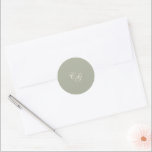 Adesivo Casamento Verde Clássico Sofisticado<br><div class="desc">Adesivos de casamento clássicos com um design simples e atemporal com seu monograma em uma escrita elegante.</div>