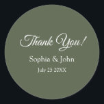 Adesivo Casamento Verde Oleícola Moderno Elegante Obrigado<br><div class="desc">Forma: Os adesivos redondos clássicos Criam adesivos personalizados para cada ocasião! De envios especiais e reservas para atividades infantis e projetos DIY, você encontrará esses adesivos como excelente para tantos usos. Adicione seus próprios designs, padrões, texto e imagens! Dimensões: Disponível em 2 tamanhos: grande: 3" de diâmetro, 6 adesivos por...</div>