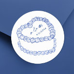 Adesivo Casamento Whimsical Azul De Bolo De Vintagem Desen<br><div class="desc">Vintage Cake Casado com Vintage. Estes adesivos de casamento redondos personalizados apresentam uma simples ilustração do bolo no estilo vintage no centro, realçados com detalhes elegantes azuis e revestidos com as iniciais do monograma do casal e a data do casamento para um toque eterno e sofisticado. O design minimalista mostra...</div>