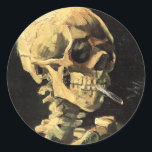 Adesivo Caveira de Van Gogh com o Íman de Cigarro queimado<br><div class="desc">O crânio de Van Gogh com o íman de Cigarro queimado. Pintura a óleo na canvas de 1885. Crânio com cigarro de queimar revela tanto o senso de humor de van Gogh quanto o senso de macabro. Algo estranho em sua reconhecida obra, o trabalho cresceu em popularidade nas últimas décadas....</div>
