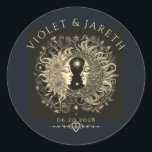 Adesivo Celestial Sun Moon Stars Casamento<br><div class="desc">Estes adesivos ou rótulos celestes apresentam uma ilustração impressionante de um sereno,  mas poderoso Sol e Lua,  seus rostos entrelaçados em harmonia. O design é enfeitado de intrincado,  floresce tanto no imaginário quanto na tipografia. Um estilo etéreo para o evento.</div>