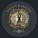 Adesivo Celestial Sun Moon Stars Casamento<br><div class="desc">Estes adesivos ou rótulos celestes apresentam uma ilustração impressionante de um sereno,  mas poderoso Sol e Lua,  seus rostos entrelaçados em harmonia. O design é enfeitado de intrincado,  floresce tanto no imaginário quanto na tipografia. Um estilo etéreo para o evento.</div>