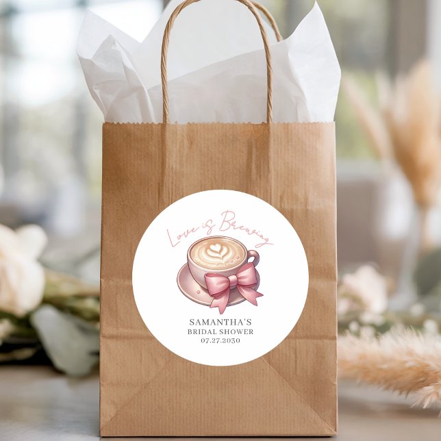 Adesivo Chá de Bebê de Café Love Is Brewing (Criador carregado)