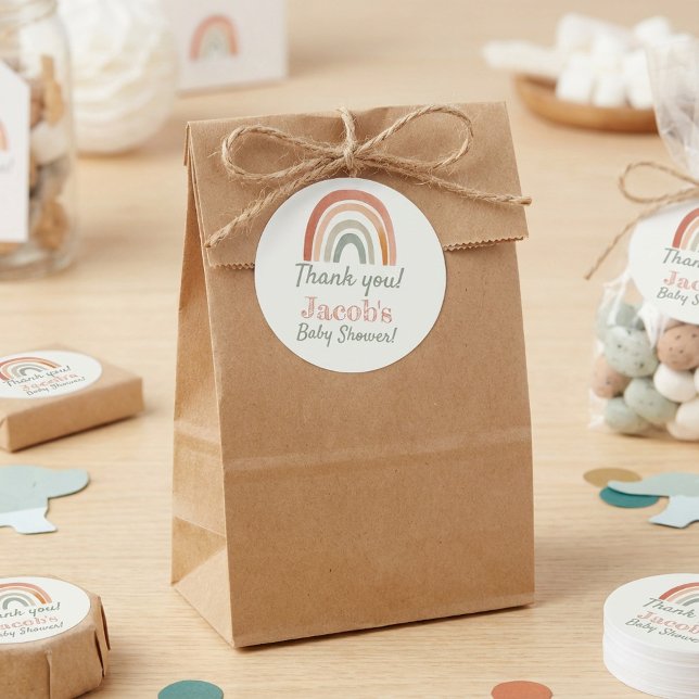 Adesivo Chá de fraldas arco-íris russo obrigado você (Rustic rainbow baby shower thank you classic round sticker.)