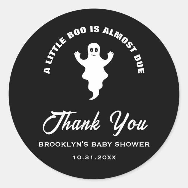 Adesivo Chá de fraldas Um Pequeno Boo Está Quase Preto (Frente)