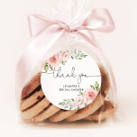 Adesivo Chá de panela floral Blush<br><div class="desc">Esfregue o adesivo circular clássico do chá de panela floral. Itens correspondentes disponíveis.</div>