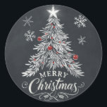Adesivo Chalkboard Merry Christmas Tree Envelope Seal<br><div class="desc">Celebrar a época de Natal com um adesivo estilo 'Feliz Natal', lindo, ao estilo do quadro chalkboard, com uma festiva árvore de Natal enfeitada com ornamentos e flocos de neve. O efeito de giz branco desenhado à mão sobre o fundo escuro dá a ele um charme vintage, rústico perfeito para...</div>