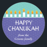 Adesivo Chanukah Menorah Sticker<br><div class="desc">Acenda a menorah e compartilhe sua alegria com Chanukah. Uma mensagem de feriado coroada por um impressão Chanukah menorah totalmente iluminado contra painéis de roxo e chalé com um padrão sutil de círculo. Disponível em cores alternativas com postagem,  cartões de fotos,  cartões e rótulos correspondentes.</div>