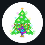 Adesivo Chanukkah e Cartão de Férias de Natal<br><div class="desc">Hanukkah e o Natal juntos são perfeitos para famílias de fé que celebram as duas festas. Apresentando uma menorah chanukah em frente a uma árvore de Natal,  mostrando o espírito dos feriados.</div>