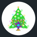Adesivo Chanukkah e Cartão de Férias de Natal<br><div class="desc">Hanukkah e o Natal juntos são perfeitos para famílias de fé que celebram as duas festas. Apresentando uma menorah chanukah em frente a uma árvore de Natal,  mostrando o espírito dos feriados.</div>