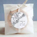 Adesivo Charleston SC Elegant Black White Weding Favor<br><div class="desc">Adicione um toque encantador aos seus favores de casamento Charleston com estes elegantes autocolantes preto e branco do Lowcountry Carolina do Sul. Perfeito para selar bolsas ou decorar presentes em locais históricos e românticos como William Aiken House, Boone Hall Plantation, Magnolia Plantation and Gardens, The Cedar Room, Lowndes Grove Plantation,...</div>
