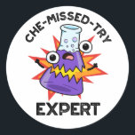 Adesivo Che-miss-try Funny Science Chemistry Pun<br><div class="desc">Che-miss-try Funny Science Chemistry Pun apresenta um belo criador de química a explodir. Presente perfeito para família e amigos que adoram trocadilhos de química fofos.</div>