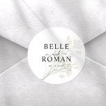 Adesivo Chic White & Beige Botancial Wedding<br><div class="desc">An elegant round wedding envelope seal sticker featuring soft botanical artwork and timeless typography. The design highlights the couple’s names and wedding date over delicate neutral greenery,  creating a romantic and refined finishing touch for invitations,  envelopes,  and wedding stationery. Perfect for modern,  minimalist,  or botanical wedding themes.</div>