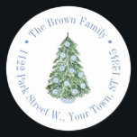 Adesivo Chinoiserie Blue White Christmas Return Endereço<br><div class="desc">Esta design flexível apresenta uma árvore de Natal decorada com ornamentos de jarro de gengibre azul e branco, com borda circular de texto. Mostrado aqui para uma etiqueta de endereço de retorno, mas todos os campos de texto são flexíveis para suas necessidades. Por exemplo, pode ser um obrigado que você...</div>