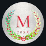 Adesivo Christmas Laurel Wreath Berries Monogrammed<br><div class="desc">Feche os cartões de Natal com este adesivo festivo. Este design apresenta um fundo falso prateado com uma coroa laranja em tons de verde com bagas vermelhas. No centro está o seu monograma inicial e o ano para você personalizar. Concebido pelo artista mundialmente famoso ©Tim Coffey.</div>