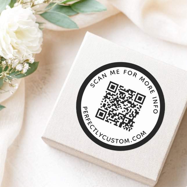 Adesivo Código QR e texto da borda negra moderna (Modern black border QR code and text Classic Round Sticker)