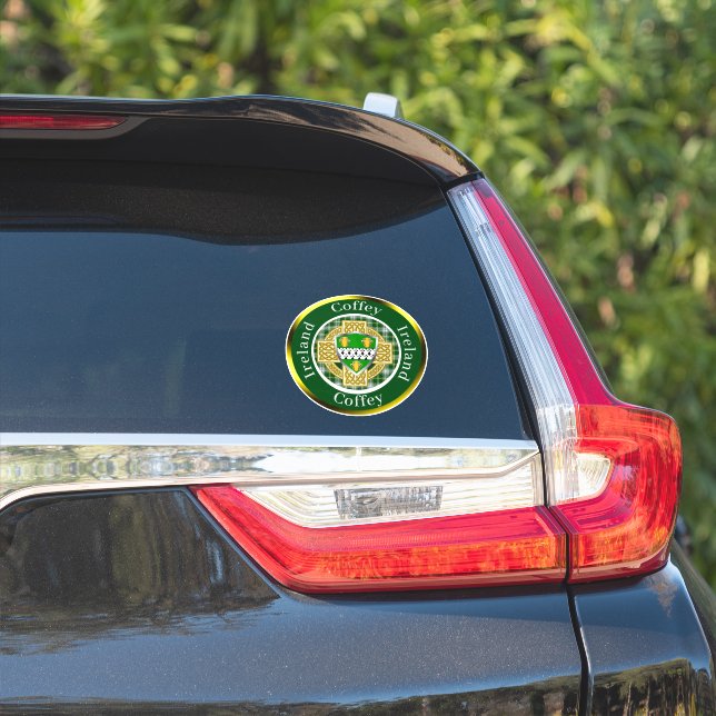 Adesivo Coffey Irish Shield & Celtic Cross Personalizado (Lado do carro)