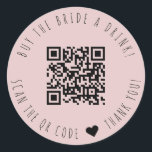Adesivo Comprar Minimalista A Noiva Um Código QR De Bebida<br><div class="desc">Design moderno e elegante imprimiu Comprar minimalista O adesivo redondo de código QR da noiva A bebida que pode ser personalizado com o seu texto. Clique no botão "Personalizar" e use nossa ferramenta design para modificar este modelo. Veja a Design de Arte Gráfica para outros produtos que combinam com este...</div>