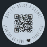 Adesivo Comprar Minimalista A Noiva Um Código QR De Bebida<br><div class="desc">Design moderno e elegante imprimiu Comprar minimalista O adesivo redondo de código QR da noiva A bebida que pode ser personalizado com o seu texto. Clique no botão "Personalizar" e use nossa ferramenta design para modificar este modelo. Veja a Design de Arte Gráfica para outros produtos que combinam com este...</div>