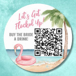 Adesivo Comprar Noiva A Beber Bachelorette de Código QR<br><div class="desc">Comprar Bachelorette Bride Um Adesivo redondo clássico de código QR de bebida. Um tema legal de praia aquarela com tons cor-de-rosa e cor-de-rosa, colocando a vibração para uma fuga de praia com a noiva e seus besties. De viagens à Flórida, Califórnia, ou até mesmo algo mais internacional como México, Havaí...</div>