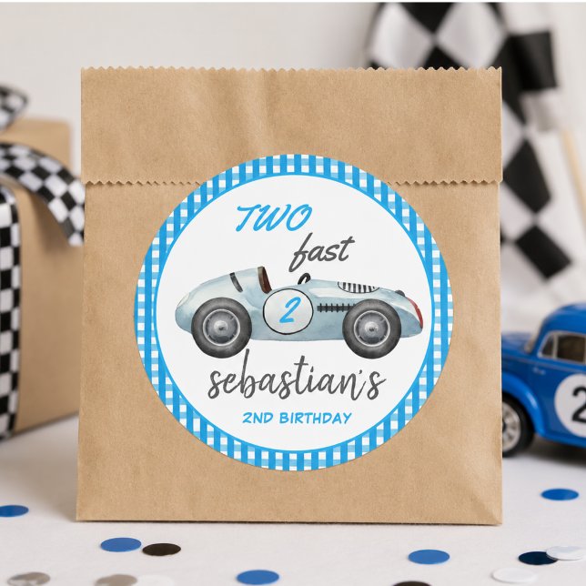 Adesivo Convite de 2º Aniversário de Dois Carros de Corrid (Two Fast Blue Race Car 2nd Birthday Invitation Classic Round Sticker)