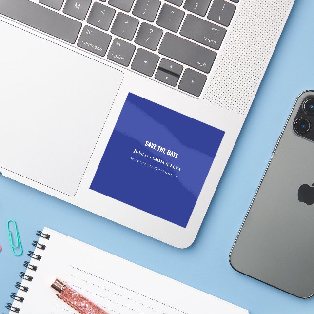 Adesivo Convite de casamento mínimo a frio em azul profund (Notebook com iPhone)