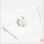 Adesivo Cor aquosa esverdeada verde botânica<br><div class="desc">Aquarela eucalipto verde-verde-verde. Perfeito para primavera, verão ou eventos de outono. Belo trabalho de arte de aquarela de folhagem verde para ocasiões country, boho, jardim e tema floral. Para começar a alterar nomes e detalhes do evento, clique em "Personalizar este modelo" e edite o texto nas caixas modelo. Para acessar...</div>