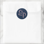 Adesivo Cor-de-rosa no selo do envelope do script do Marin<br><div class="desc">Feche o seu convite de casamento fechado com um adesivo personalizado mostrando seu monograma de casal! As duas letras de script entrelaçam como as suas duas vidas.</div>