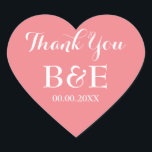 Adesivo Coração Coral em forma de coração, favor de casamento, obr<br><div class="desc">Coral de coração moldou o favor do casamento, obrigado seus adesivos. Cor de fundo rosa-coral e branco ou personalizado. Escrita elegante. Use como selantes de envelopes românticos / selantes ou como etiqueta de favor de casamento monograma para agradecer aos convidados. Forma bonita do símbolo de amor com texto na moda....</div>