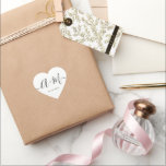Adesivo Coração Data de Casamento Personalizado do Script Monogram<br><div class="desc">Elevem seus detalhes de casamento com o maníaco de data de casamento personalizado do Monograma Minimalista. Este adesivo cardíaco elegante e personalizado adiciona um toque de sofisticação à sua papelaria de casamento, permitindo-lhe mostrar seu monograma e data de casamento de uma forma simples, mas impactante. O adesivo cardíaco apresenta um...</div>