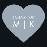 Adesivo Coração Dusty Blue Obrigado Monogramas Trendy Casamento<br><div class="desc">Impresso com iniciais de monograma (que você pode editar,  alterar e personalizar) em cor azul empoeirada personalizada com obrigado personalizado que você envia!</div>