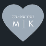 Adesivo Coração Dusty Blue Obrigado Monogramas Trendy Casamento<br><div class="desc">Impresso com iniciais de monograma (que você pode editar,  alterar e personalizar) em cor azul empoeirada personalizada com obrigado personalizado que você envia!</div>