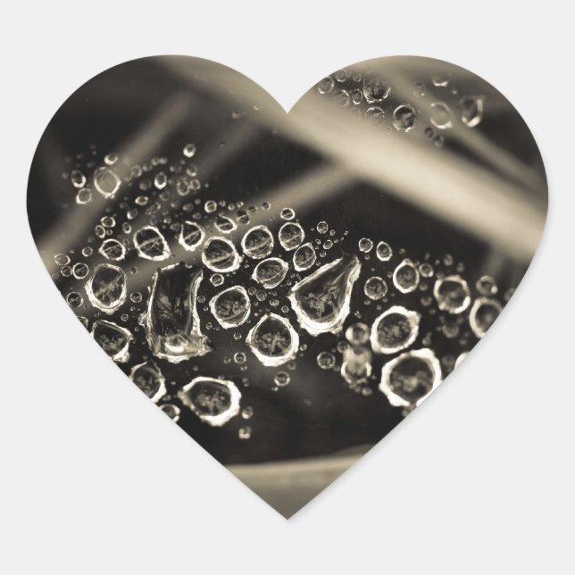 Adesivo Coração gotas de chuva na web (Frente)