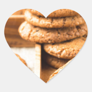 Adesivo Coração Grupo de biscoitos de farinha de aveia na bandeja