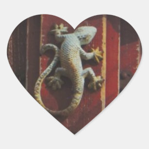 Adesivo Coração Lagarto-cinza em madeira vestida