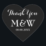 Adesivo Coração O coração negro fez o favor do casamento obrigado<br><div class="desc">O coração negro moldou o favor do casamento, obrigado seus adesivos. Cor de fundo preto e branco ou personalizada. Escrita elegante. Use como selantes de envelopes românticos/selantes ou como etiqueta de favor de casamento para agradecer aos convidados. Forma bonita do símbolo de amor com texto na moda. Também é útil...</div>