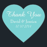 Adesivo Coração Obrigado de casamento de turquesa em forma de cora<br><div class="desc">Obrigado de casamento de turquesa em forma de coração que vocês viciam. Personalizado com o nome da noiva e noiva/marido e esposa. Design elegante com cor de fundo personalizada. Azul e branco turquesa. Estilo chic formal e texto de script clássico.</div>